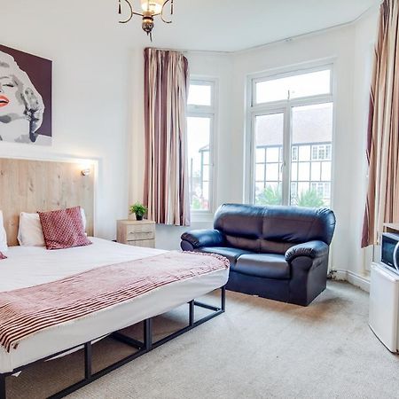 Oyo Tamtam Acton Hotel London Bagian luar foto
