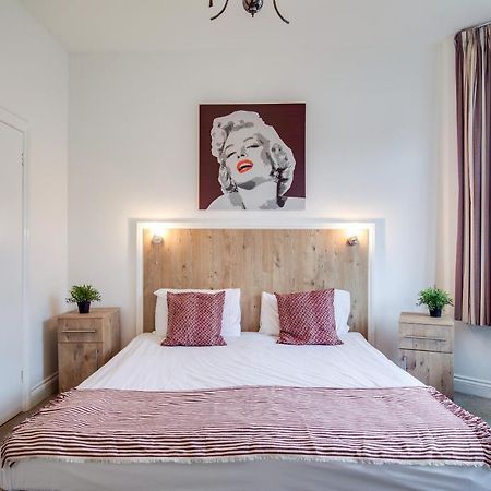 Oyo Tamtam Acton Hotel London Bagian luar foto