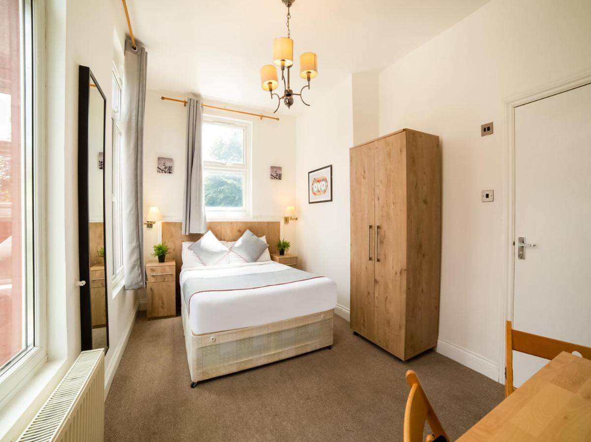 Oyo Tamtam Acton Hotel London Bagian luar foto