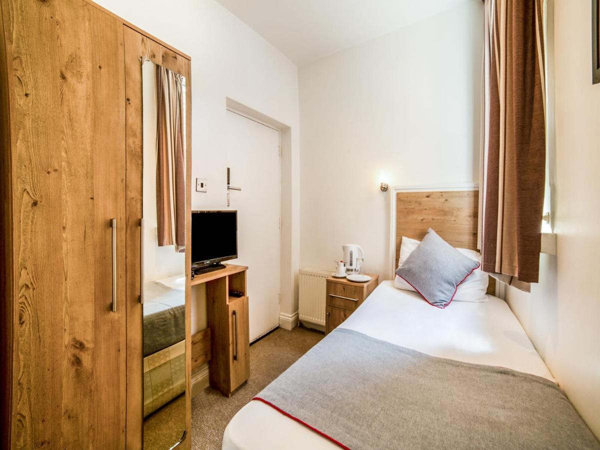 Oyo Tamtam Acton Hotel London Bagian luar foto