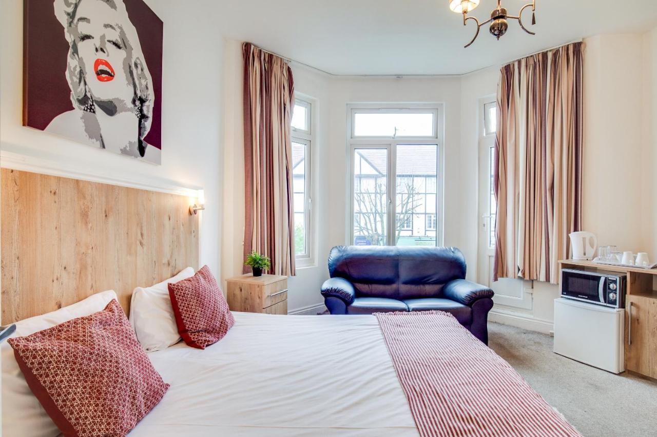 Oyo Tamtam Acton Hotel London Bagian luar foto