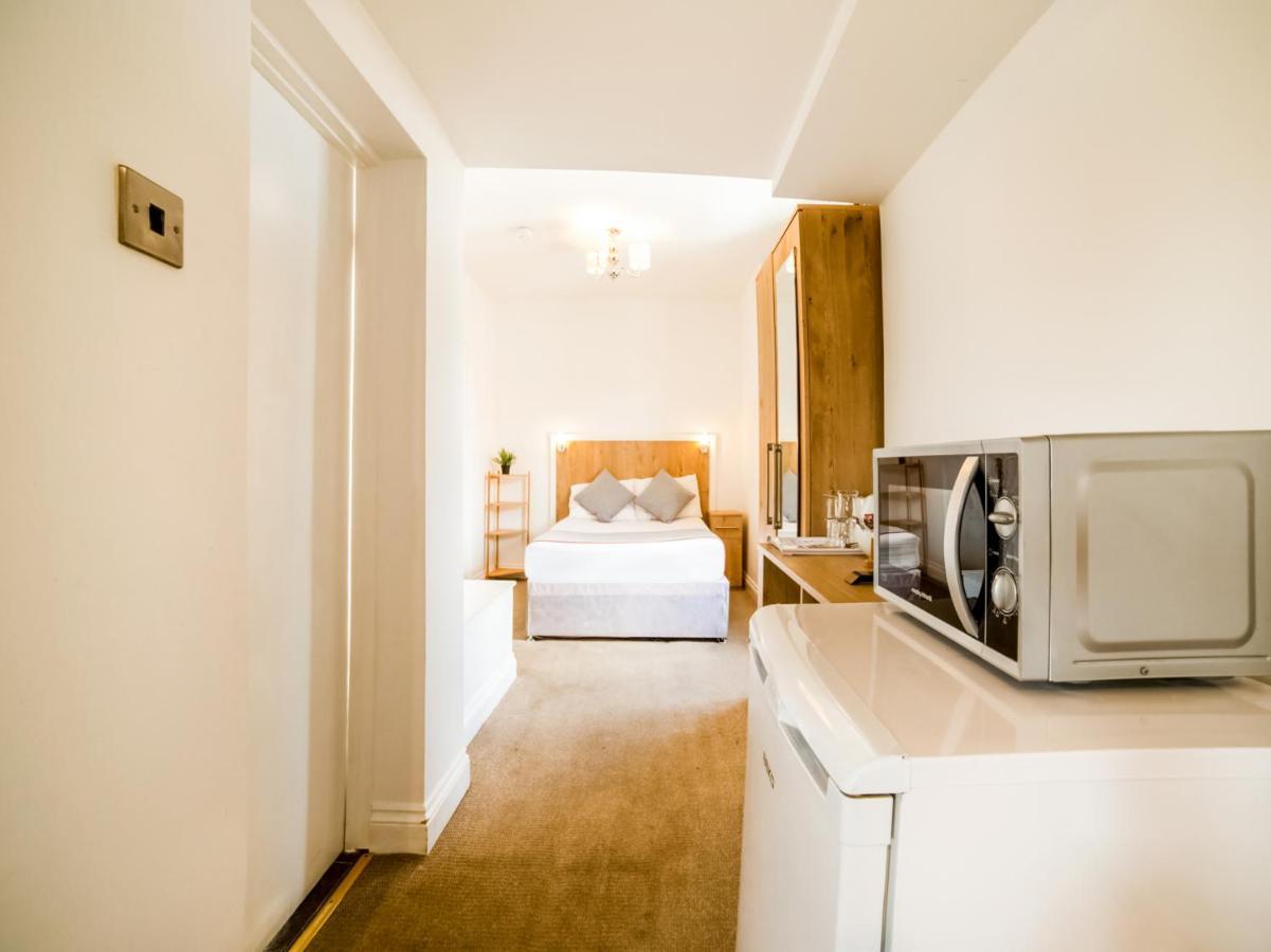 Oyo Tamtam Acton Hotel London Bagian luar foto