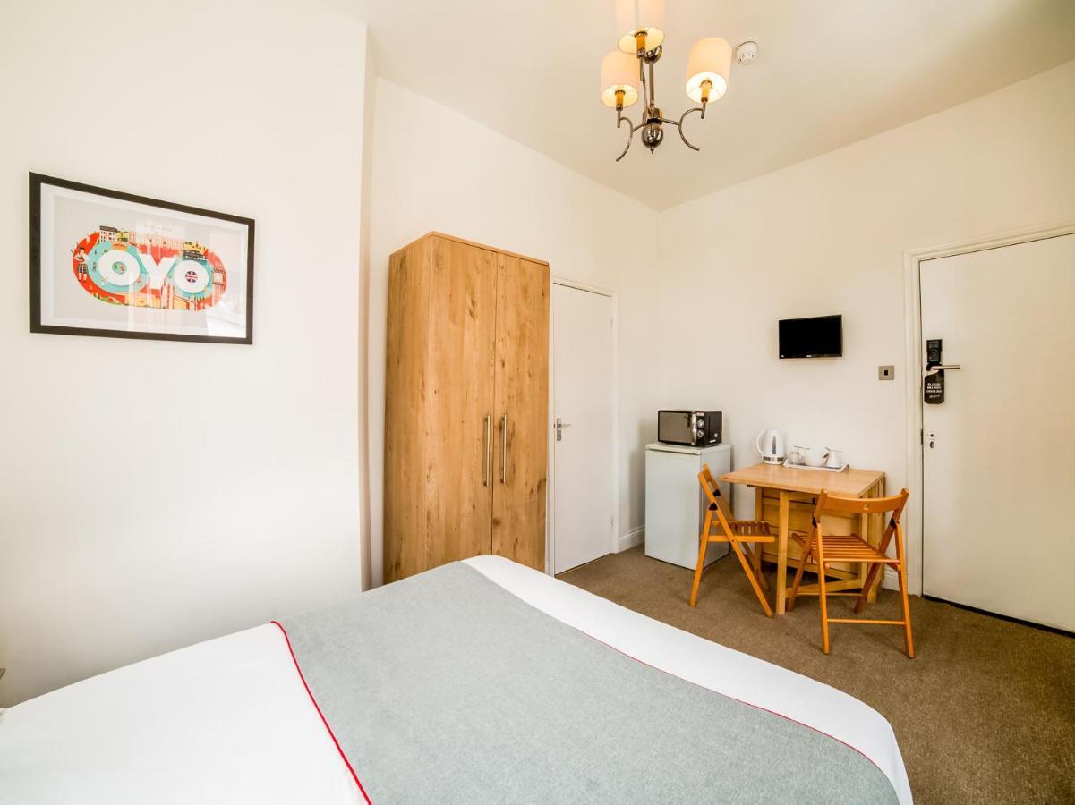 Oyo Tamtam Acton Hotel London Bagian luar foto