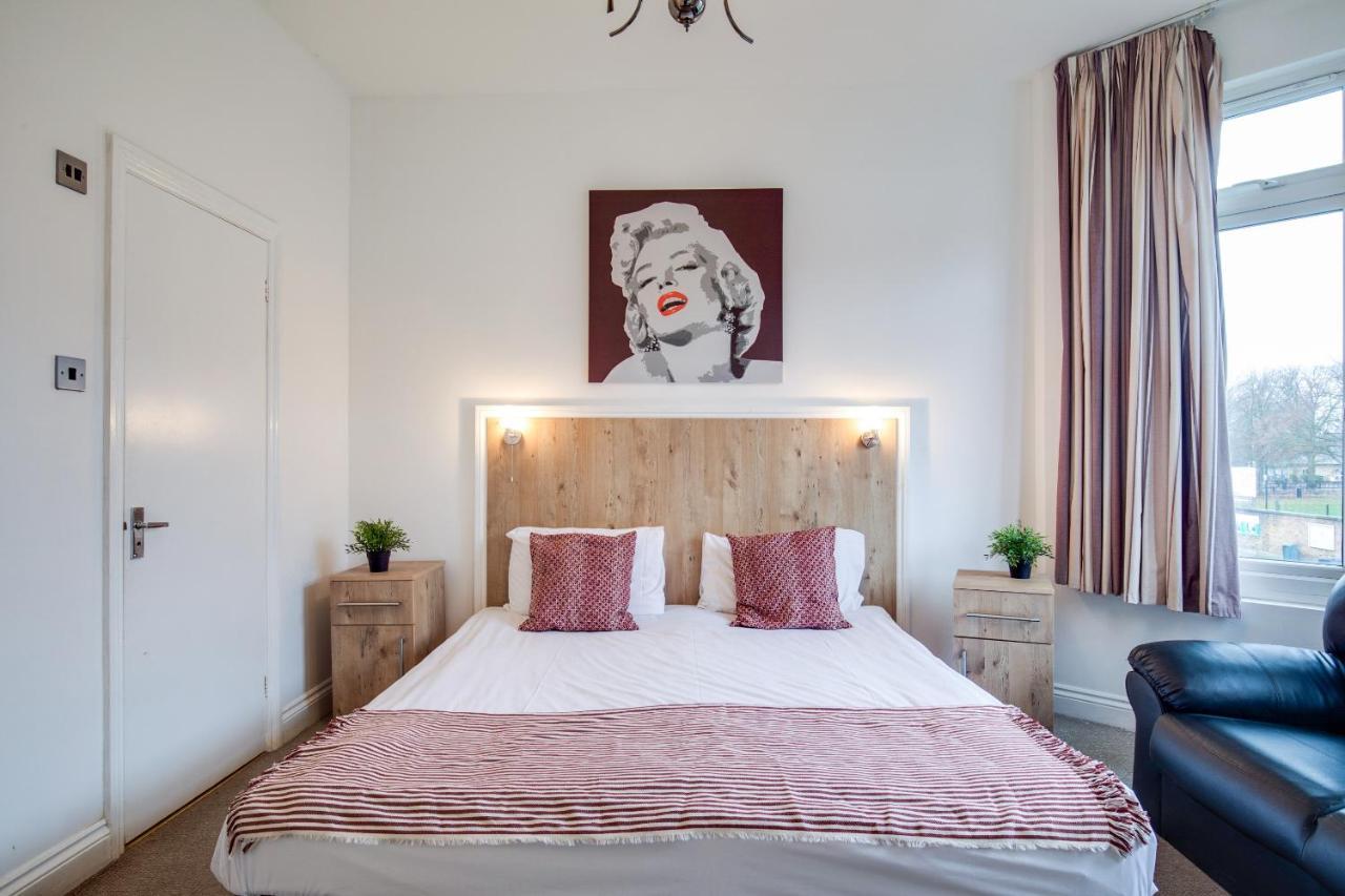 Oyo Tamtam Acton Hotel London Bagian luar foto