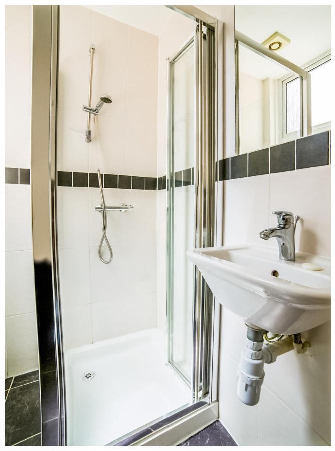 Oyo Tamtam Acton Hotel London Bagian luar foto
