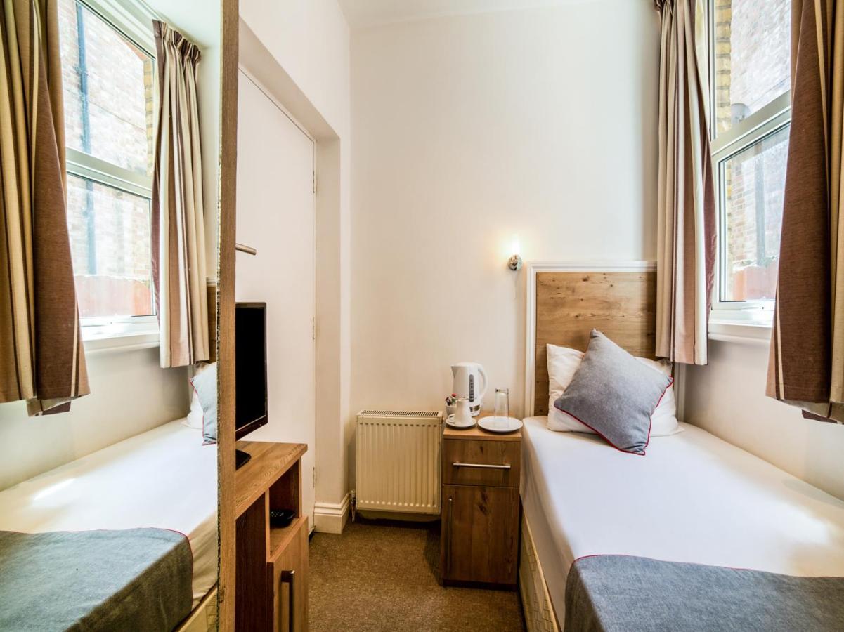 Oyo Tamtam Acton Hotel London Bagian luar foto