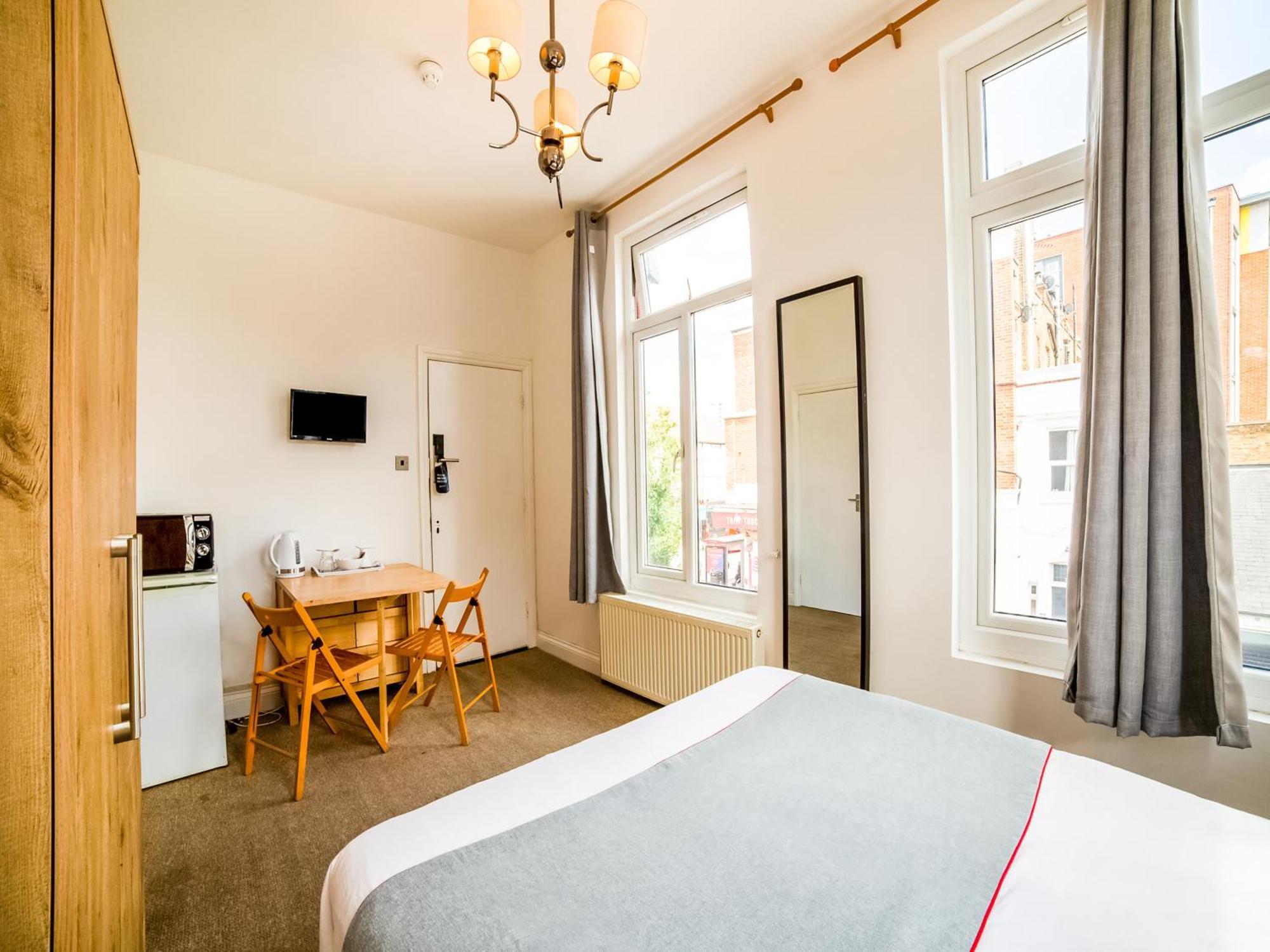 Oyo Tamtam Acton Hotel London Bagian luar foto
