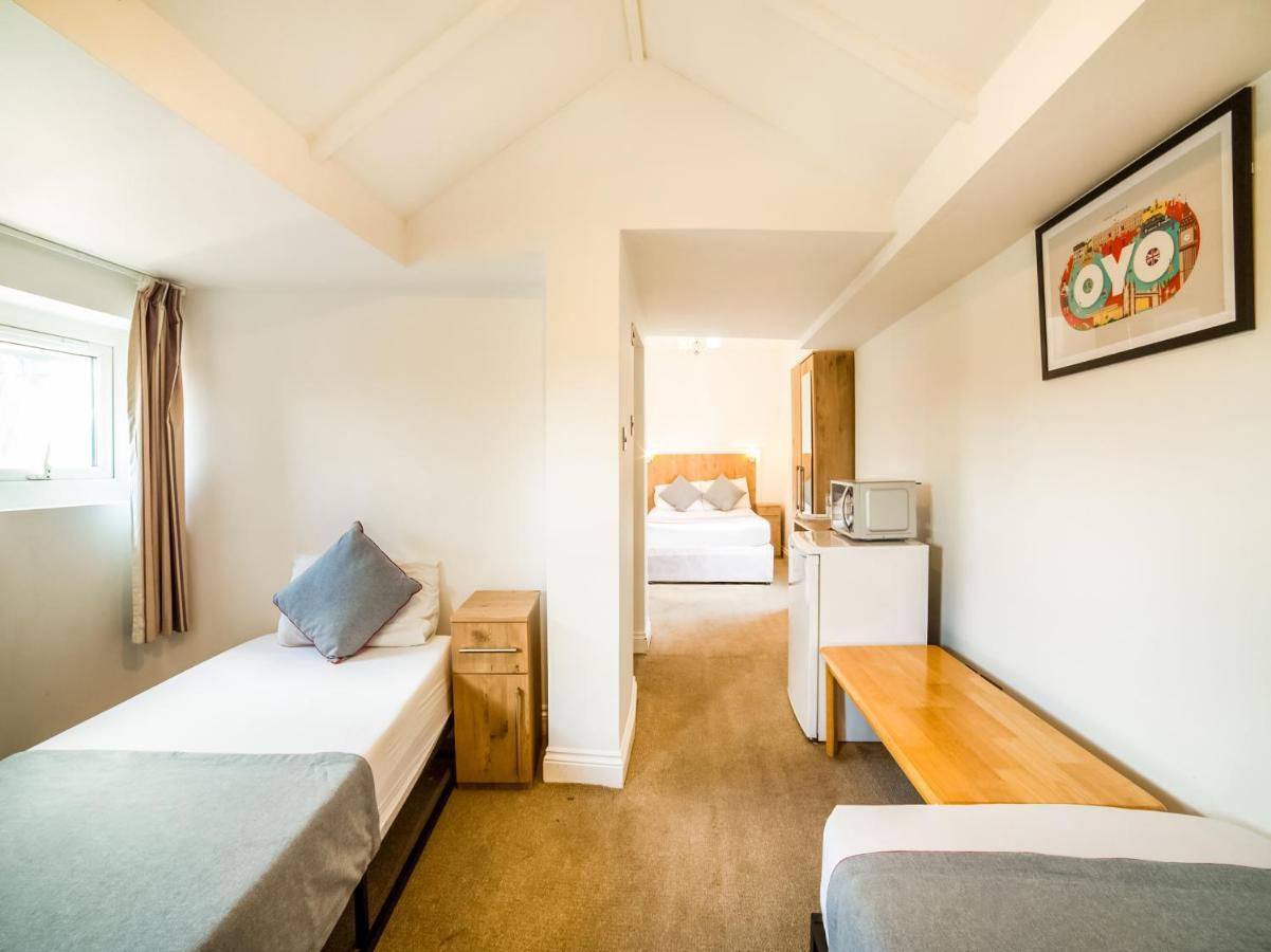 Oyo Tamtam Acton Hotel London Bagian luar foto