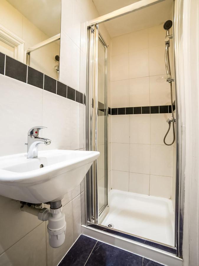 Oyo Tamtam Acton Hotel London Bagian luar foto
