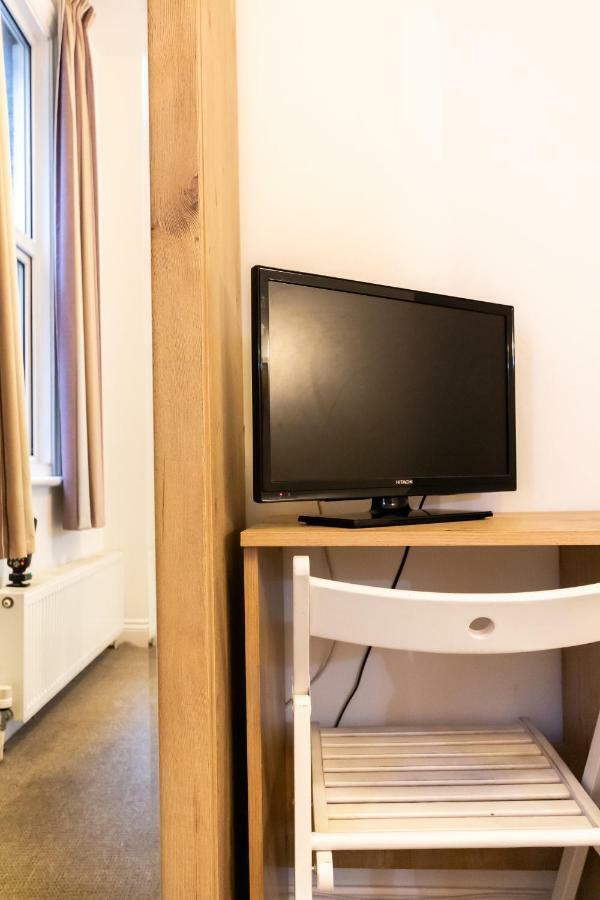 Oyo Tamtam Acton Hotel London Bagian luar foto