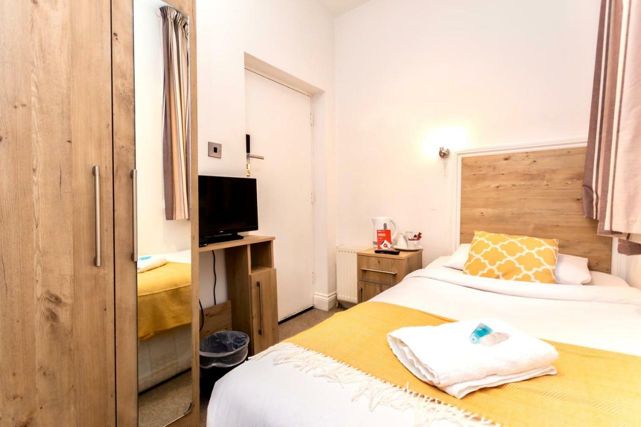 Oyo Tamtam Acton Hotel London Bagian luar foto