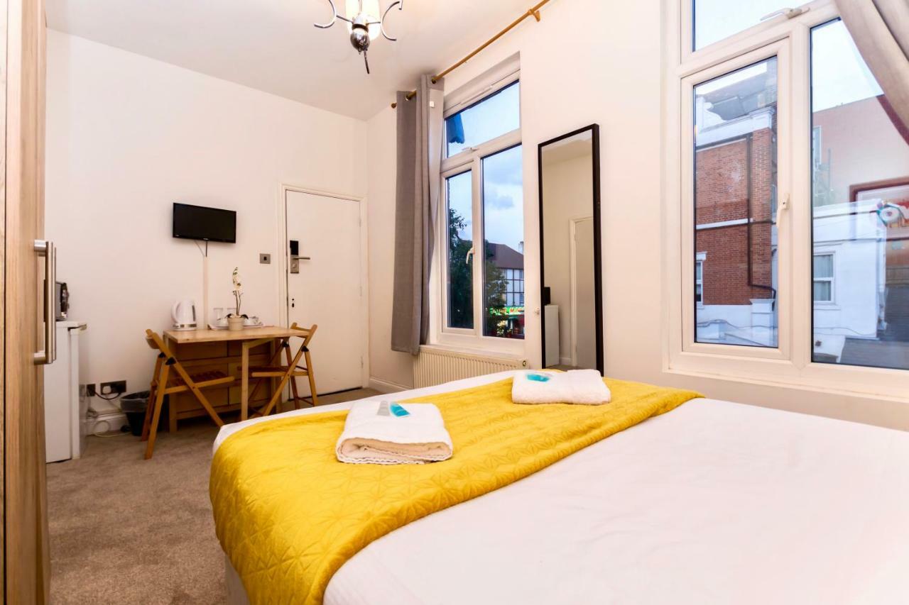 Oyo Tamtam Acton Hotel London Bagian luar foto