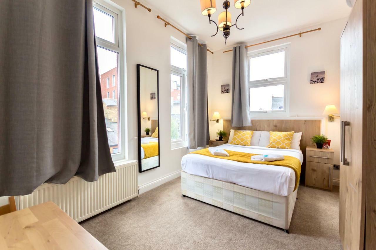 Oyo Tamtam Acton Hotel London Bagian luar foto