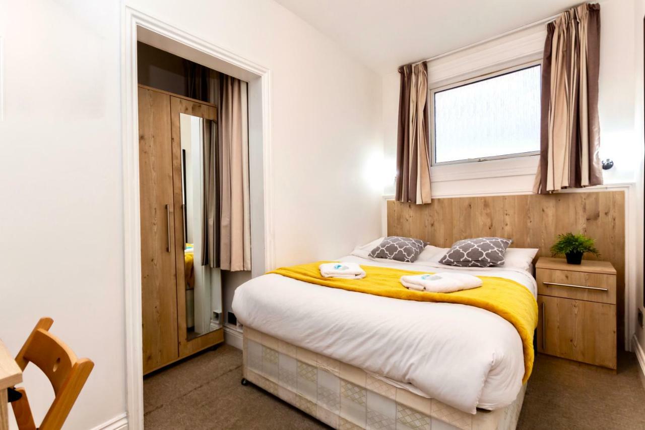 Oyo Tamtam Acton Hotel London Bagian luar foto