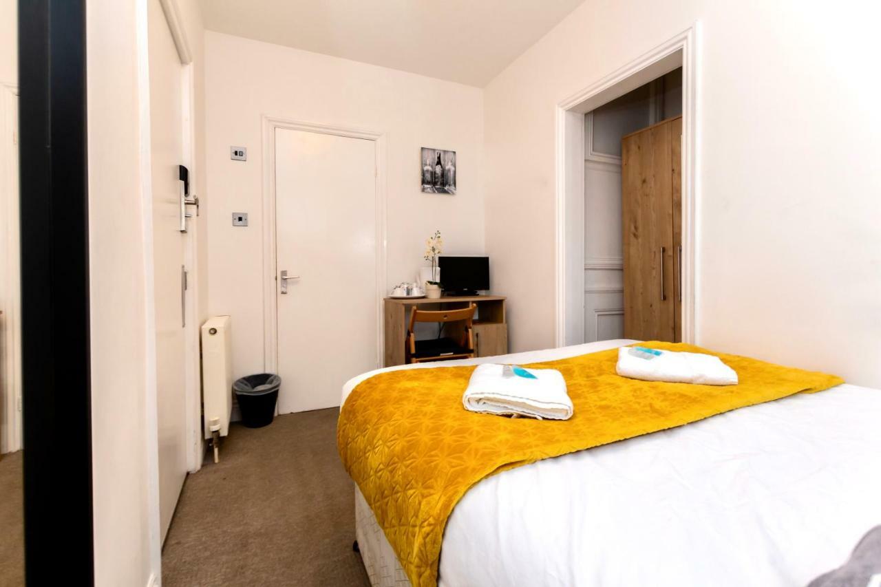 Oyo Tamtam Acton Hotel London Bagian luar foto