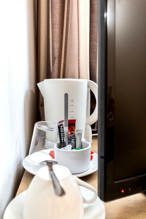 Oyo Tamtam Acton Hotel London Bagian luar foto