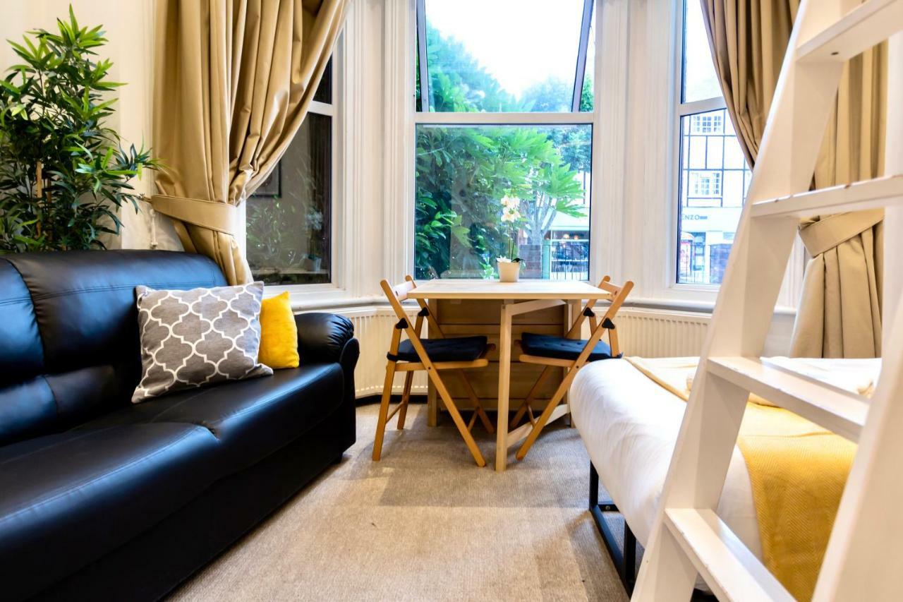 Oyo Tamtam Acton Hotel London Bagian luar foto