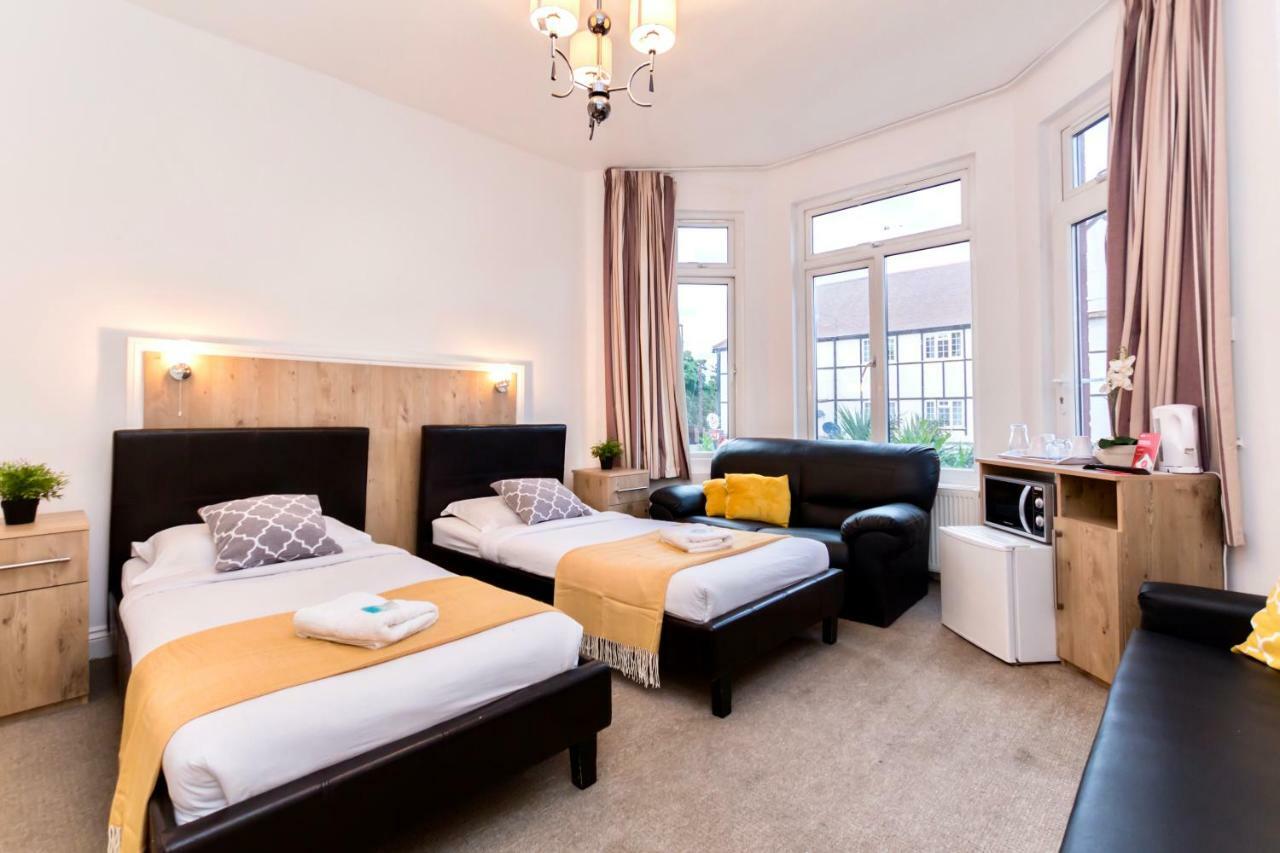 Oyo Tamtam Acton Hotel London Bagian luar foto