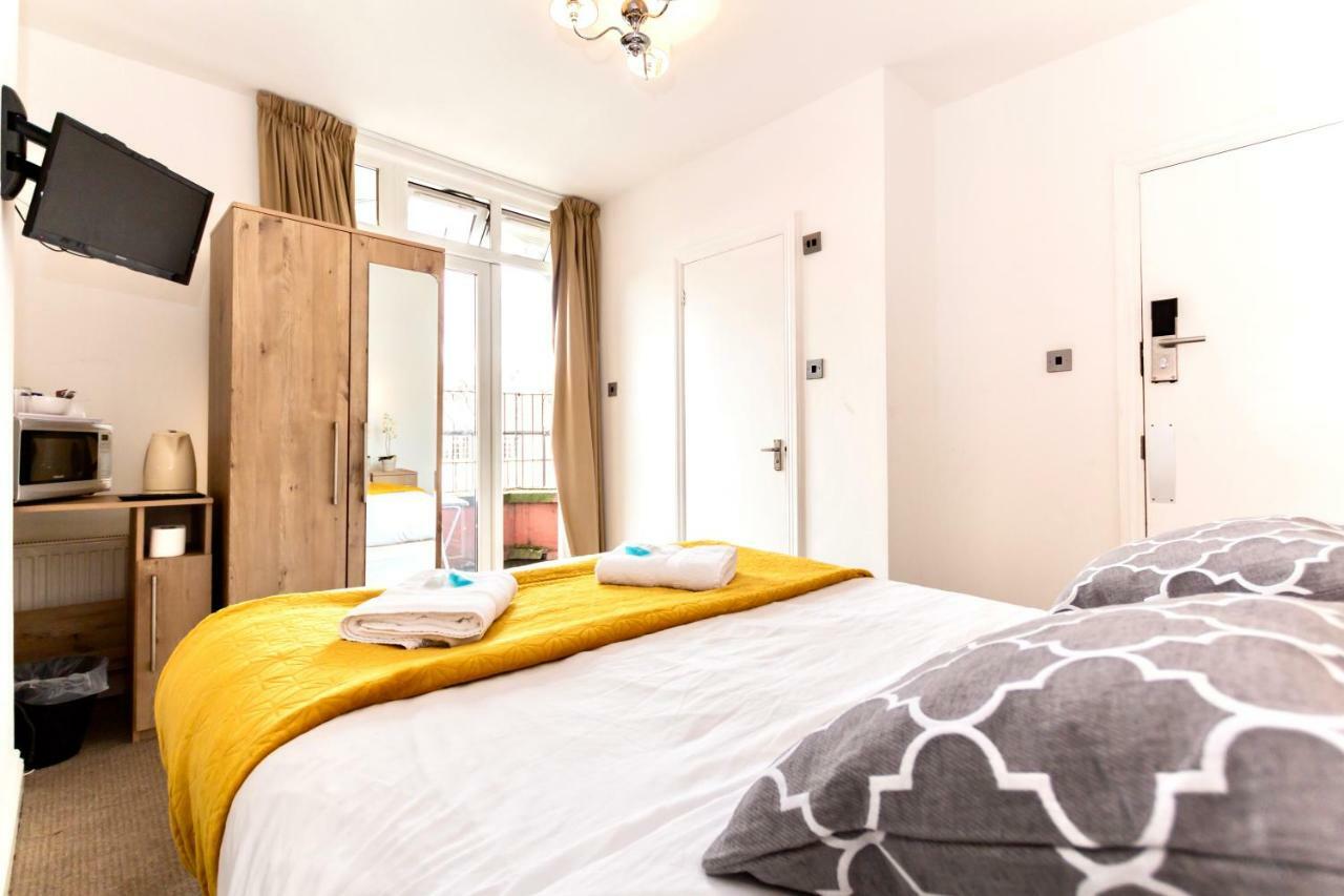 Oyo Tamtam Acton Hotel London Bagian luar foto