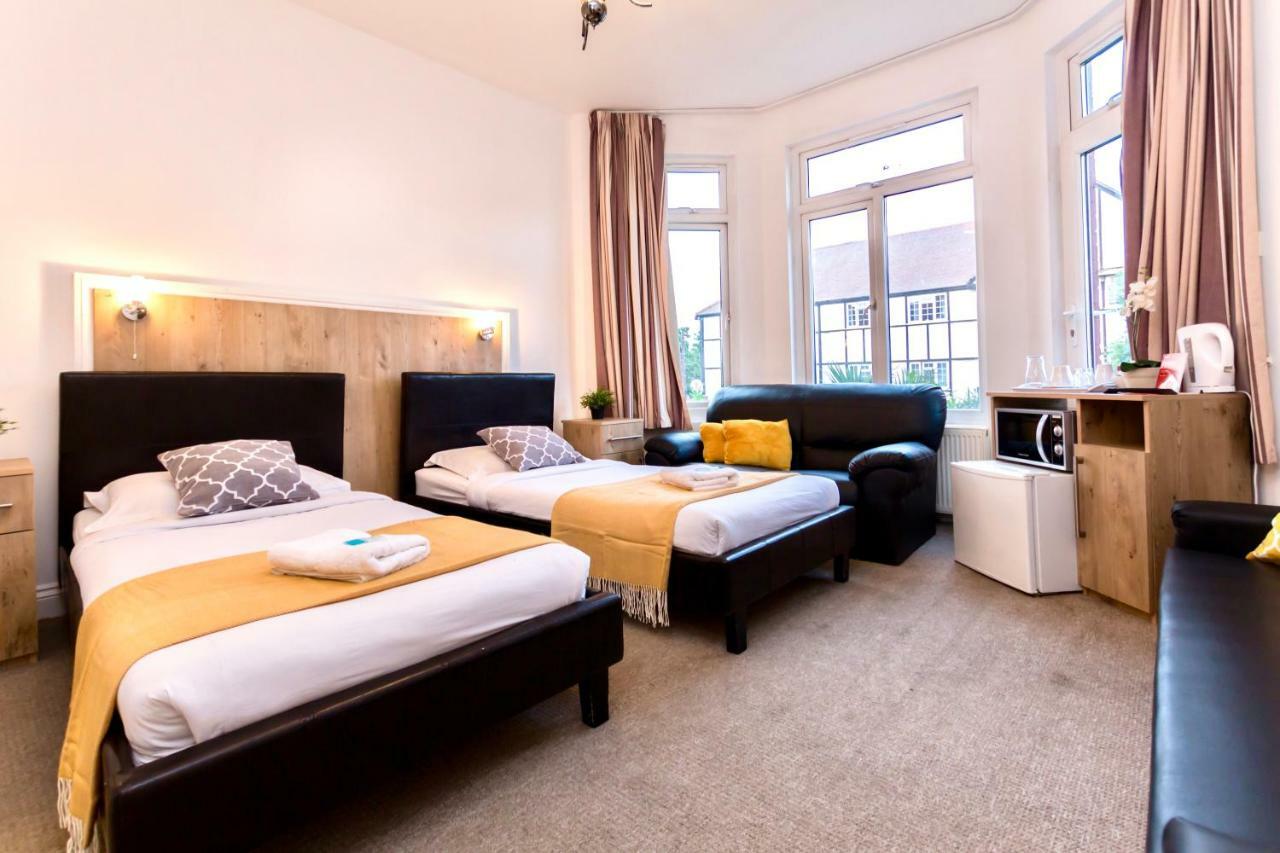 Oyo Tamtam Acton Hotel London Bagian luar foto
