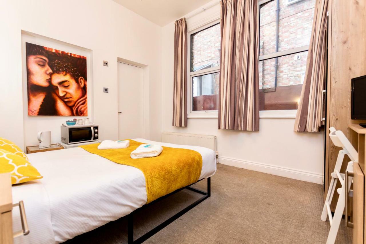 Oyo Tamtam Acton Hotel London Bagian luar foto