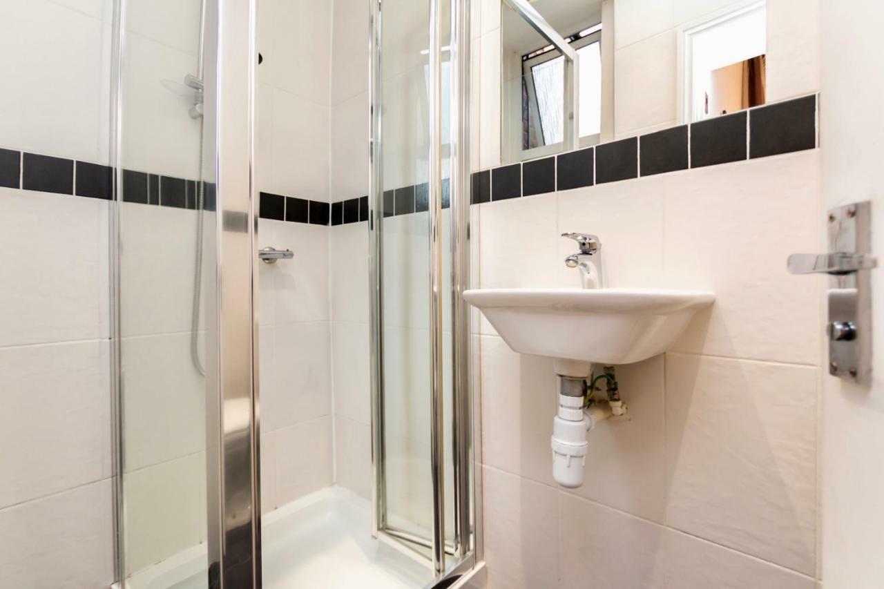Oyo Tamtam Acton Hotel London Bagian luar foto