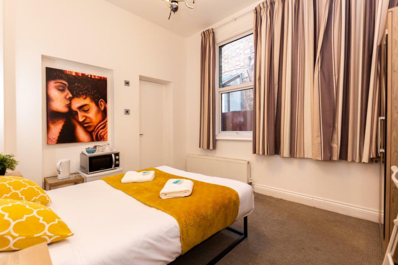 Oyo Tamtam Acton Hotel London Bagian luar foto