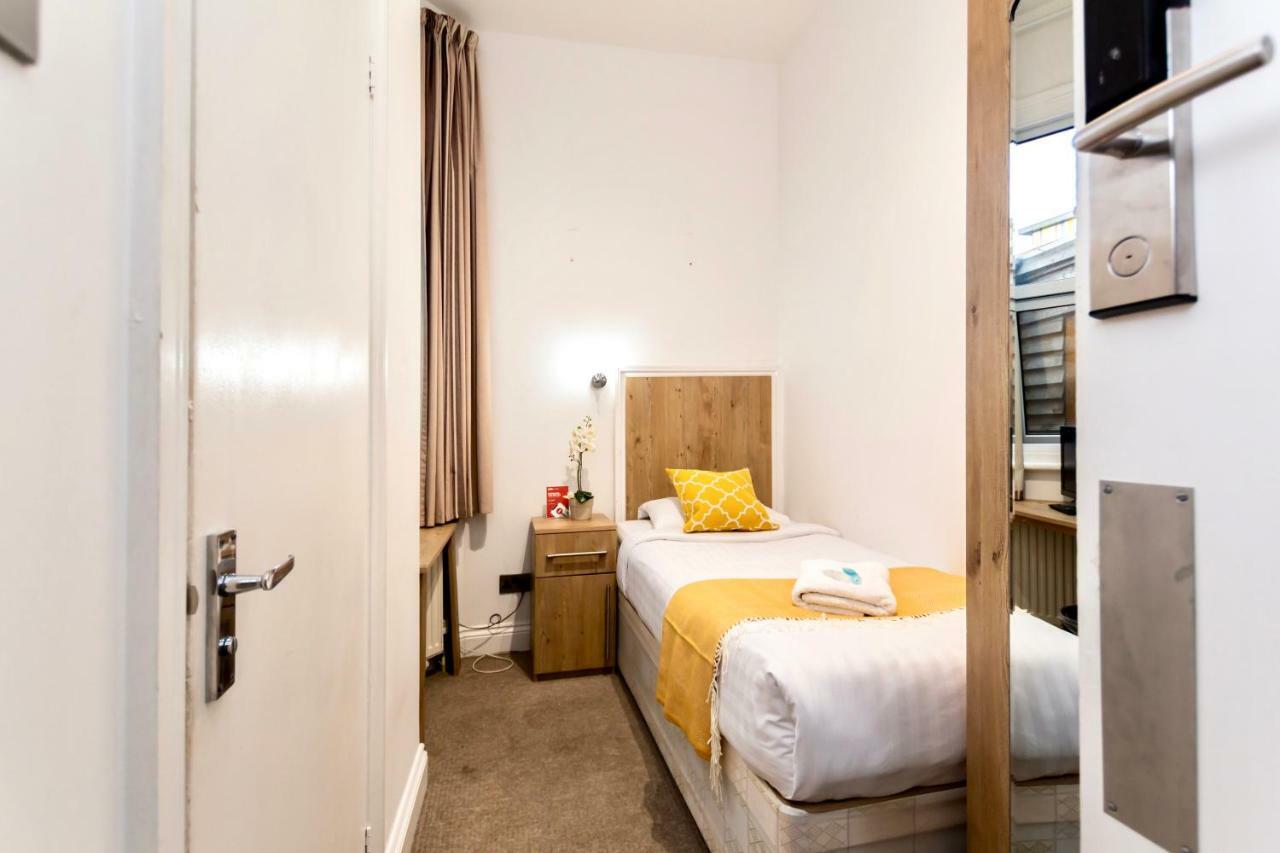 Oyo Tamtam Acton Hotel London Bagian luar foto