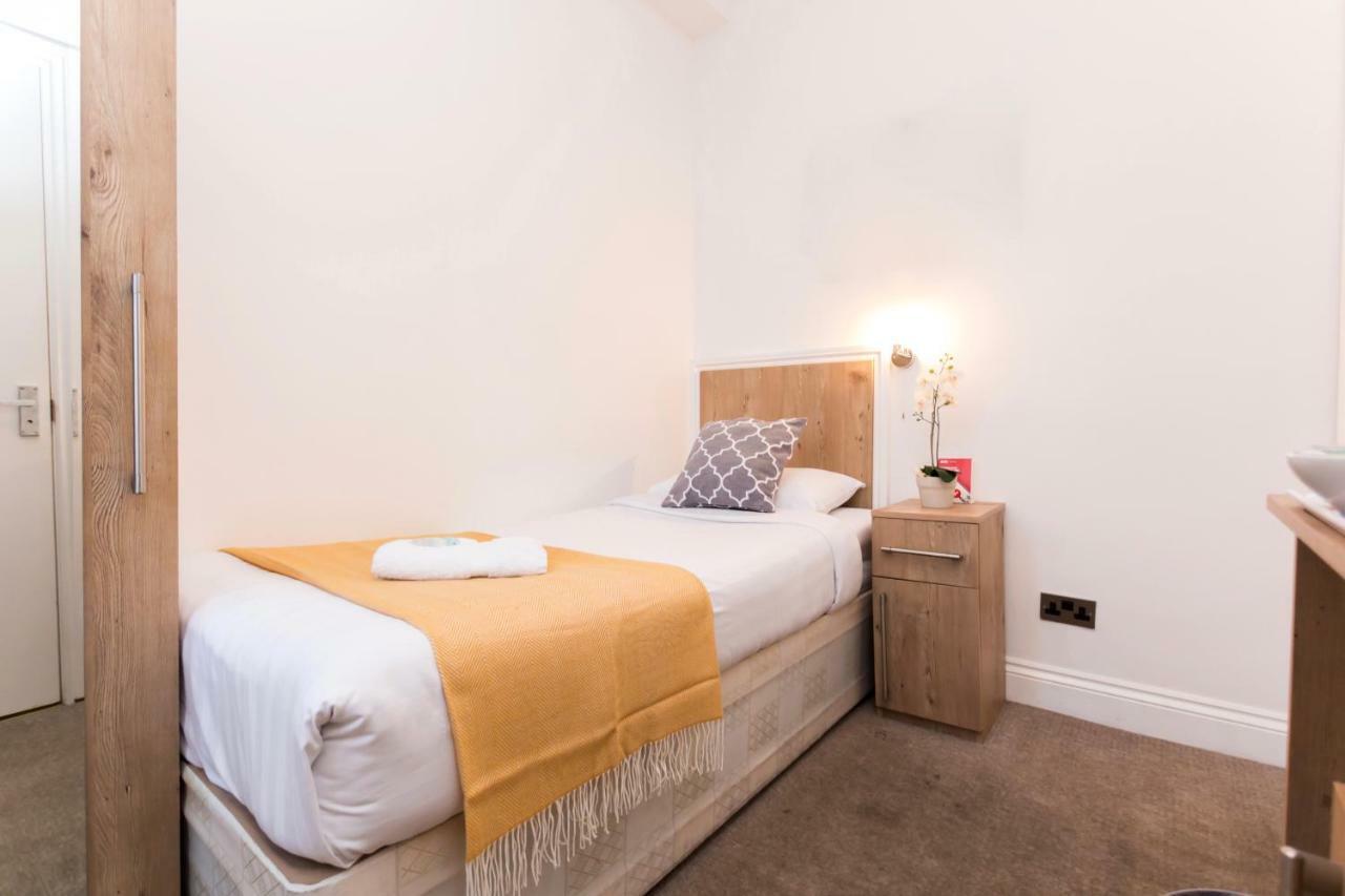 Oyo Tamtam Acton Hotel London Bagian luar foto