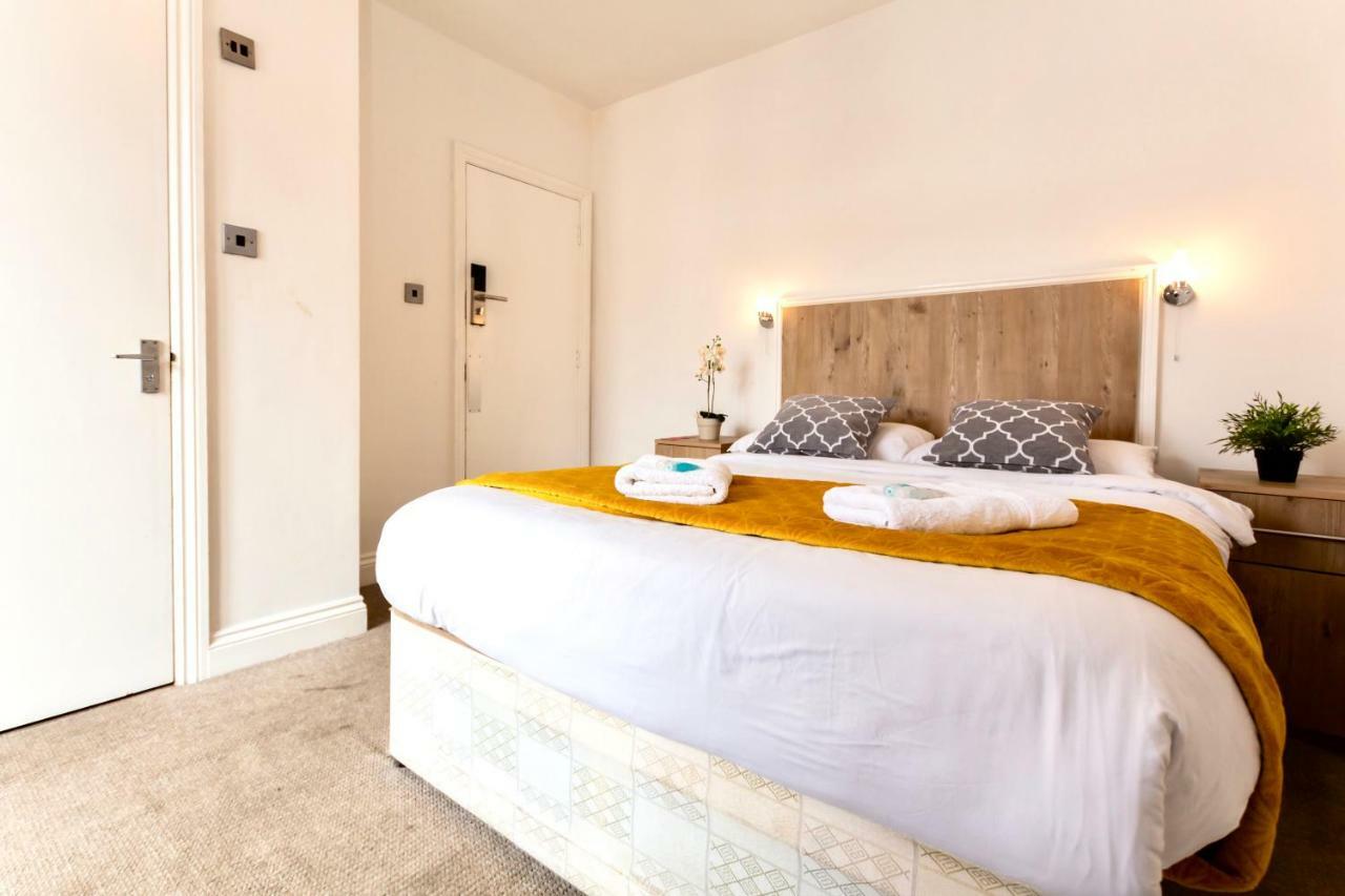 Oyo Tamtam Acton Hotel London Bagian luar foto
