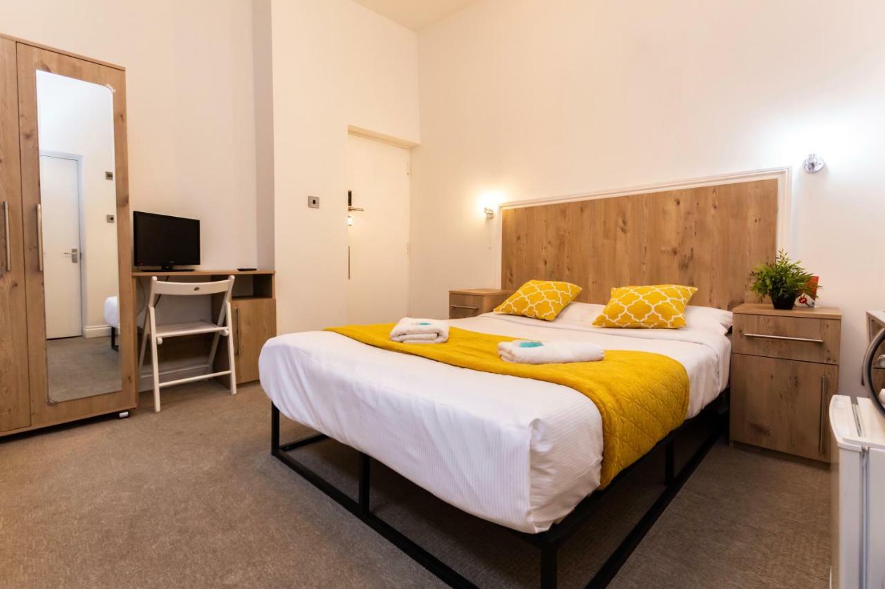 Oyo Tamtam Acton Hotel London Bagian luar foto