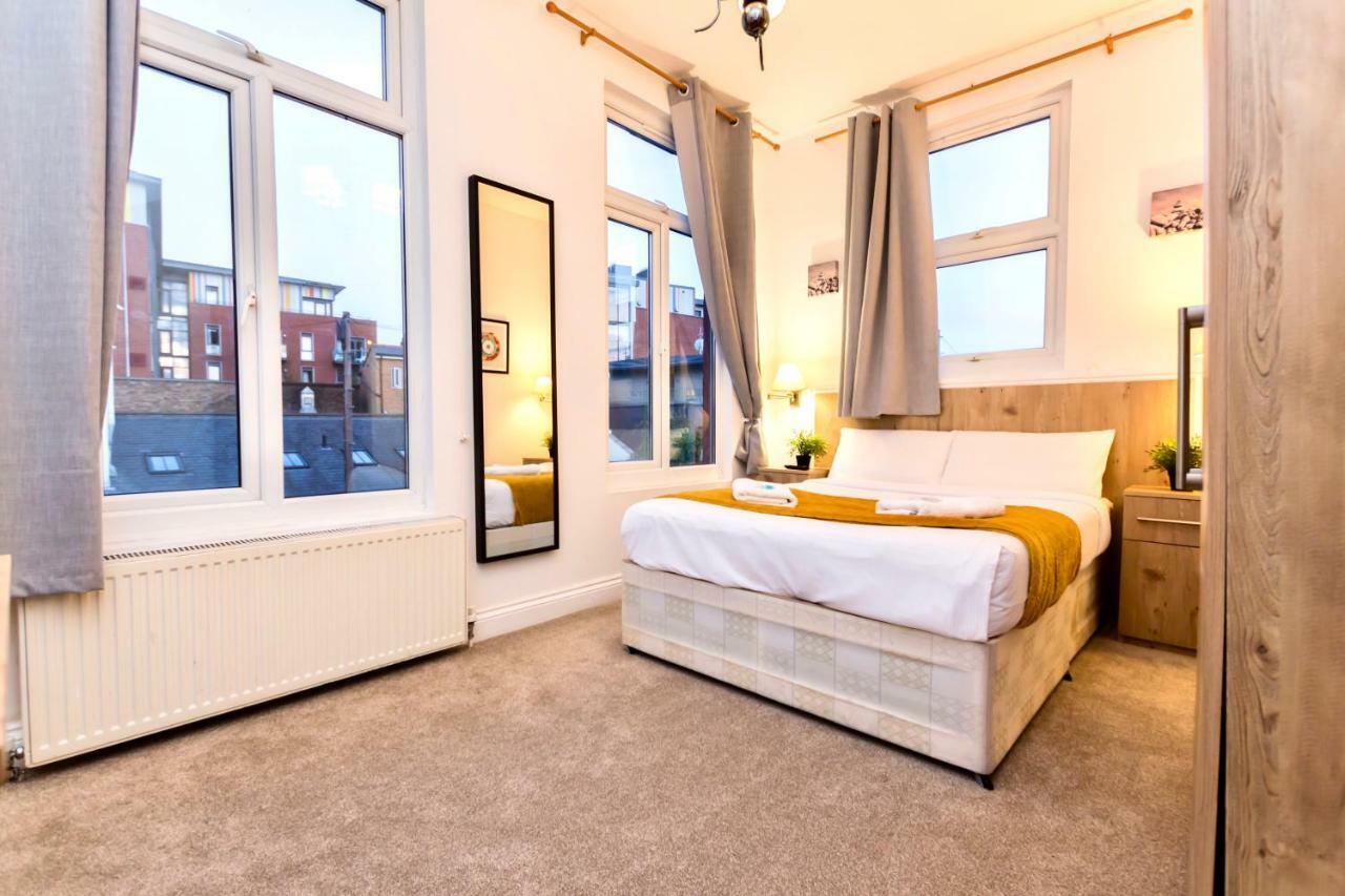 Oyo Tamtam Acton Hotel London Bagian luar foto