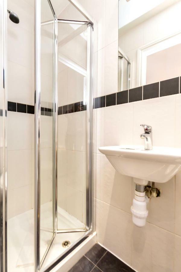 Oyo Tamtam Acton Hotel London Bagian luar foto