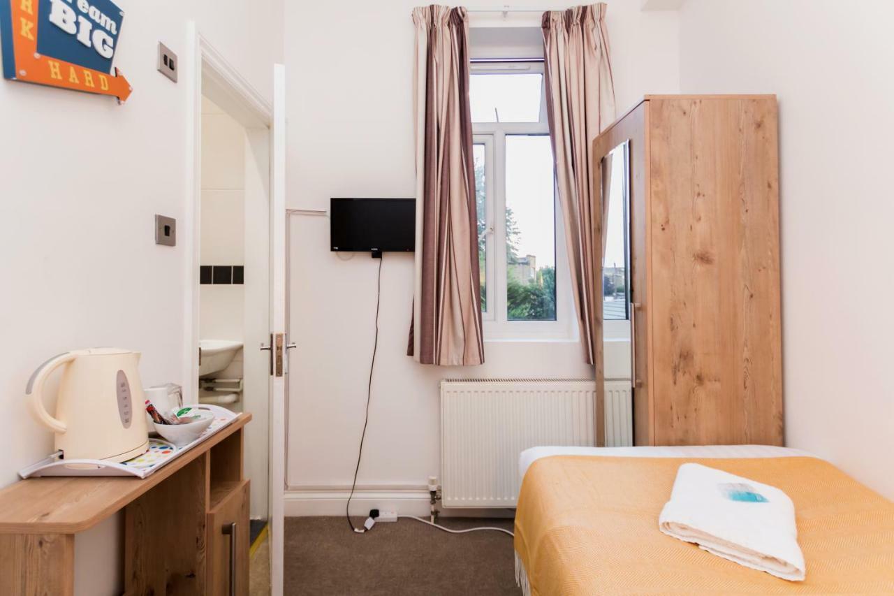 Oyo Tamtam Acton Hotel London Bagian luar foto