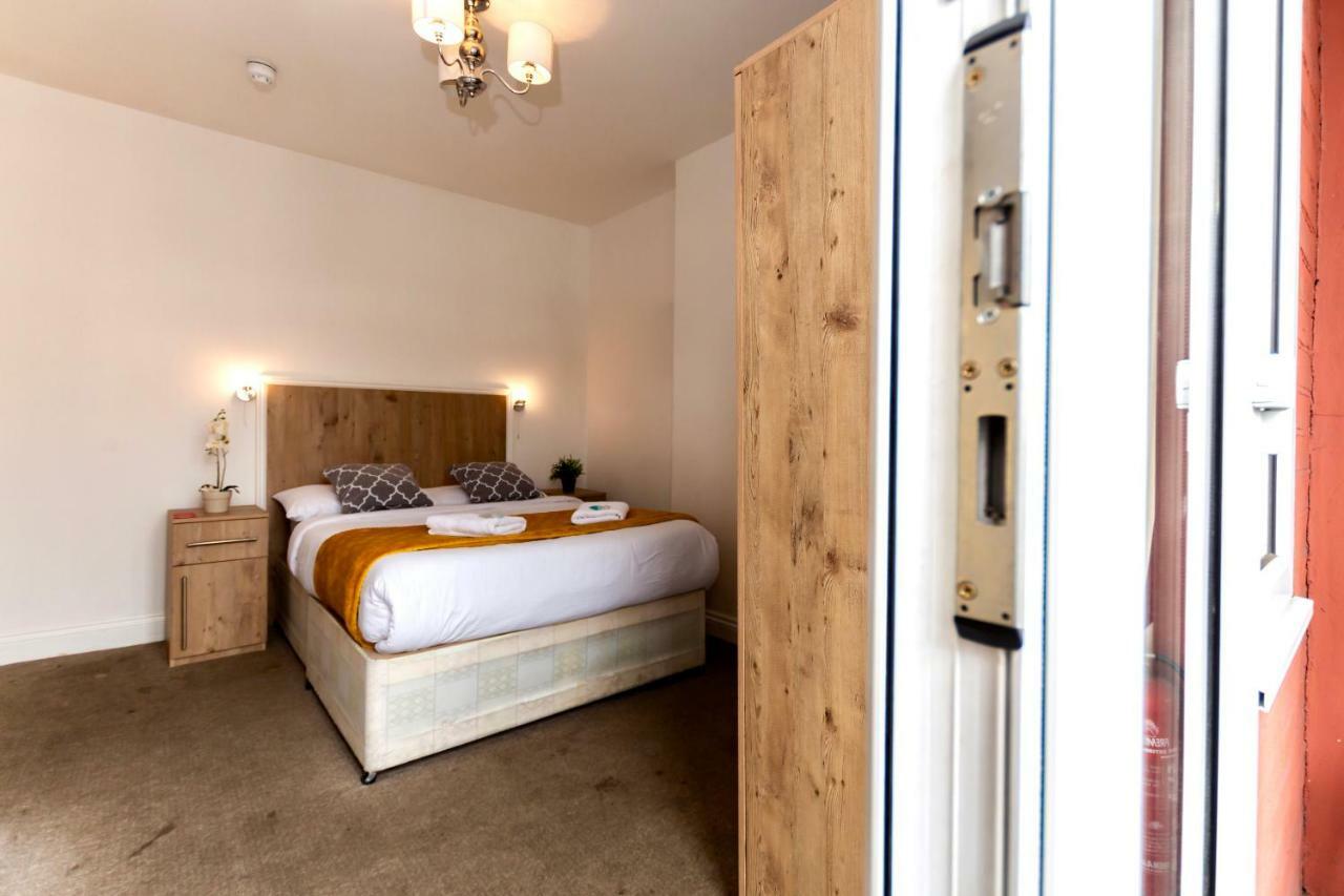Oyo Tamtam Acton Hotel London Bagian luar foto