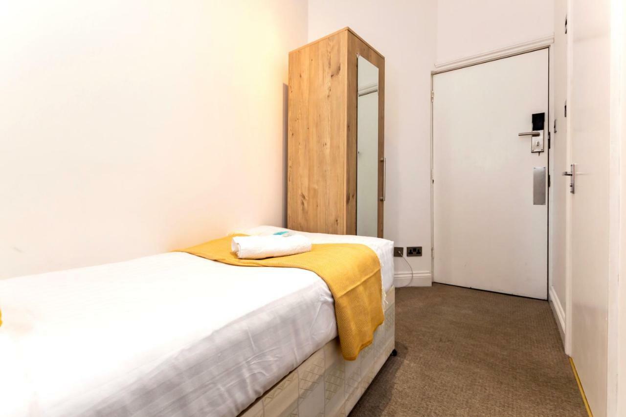 Oyo Tamtam Acton Hotel London Bagian luar foto