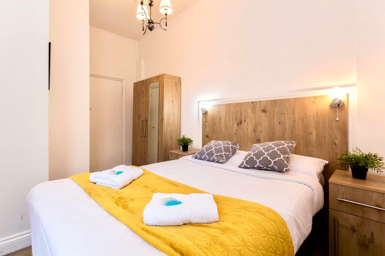 Oyo Tamtam Acton Hotel London Bagian luar foto